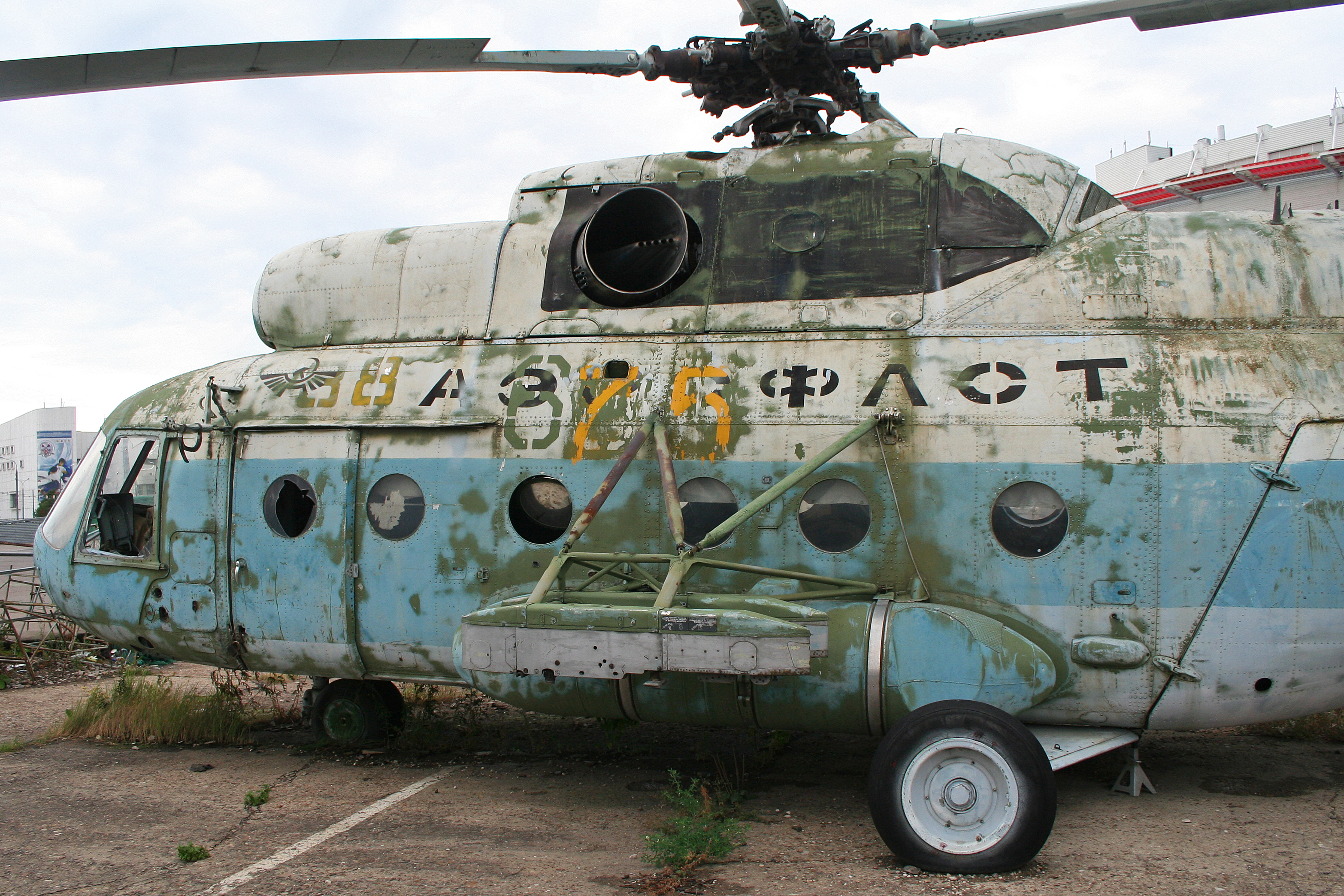 Mil Mi-8T Hip 38 yellow (8477389536)