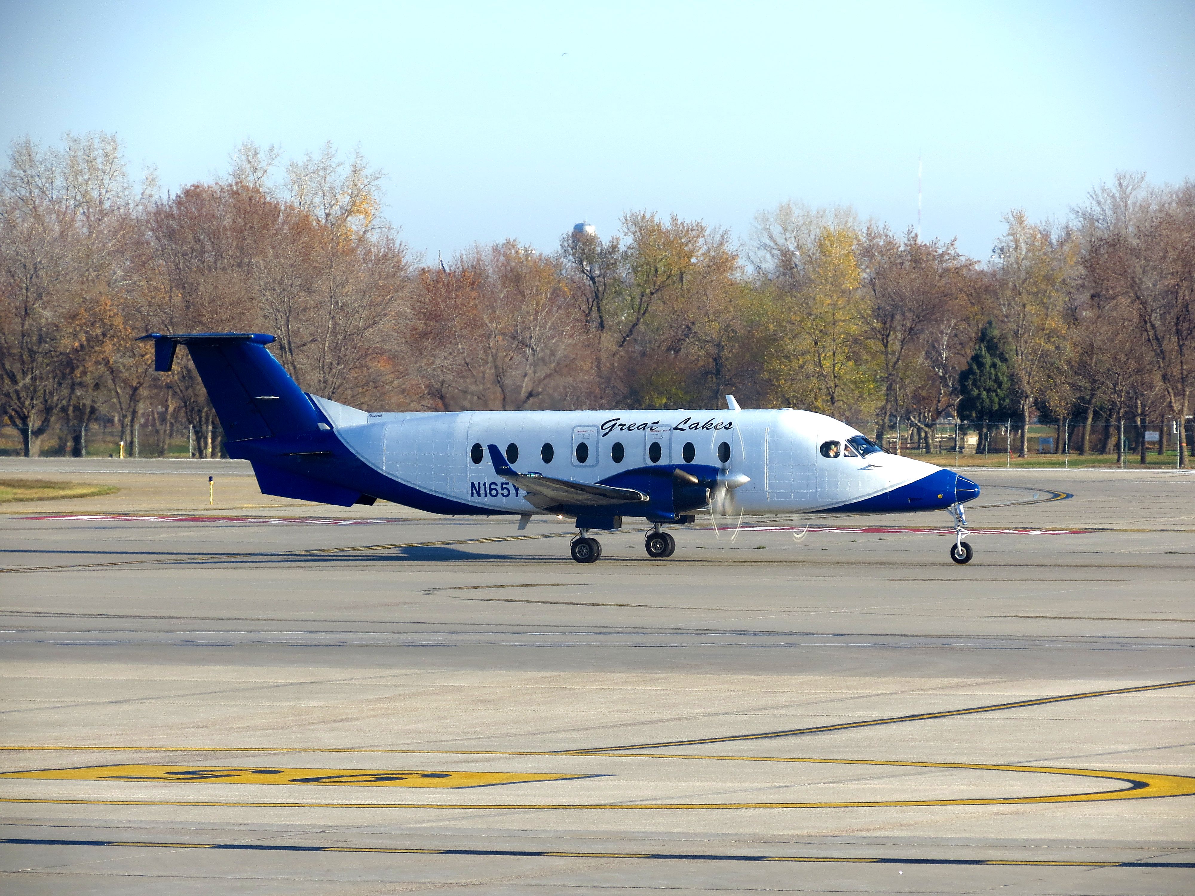 N165YV (8129644073)