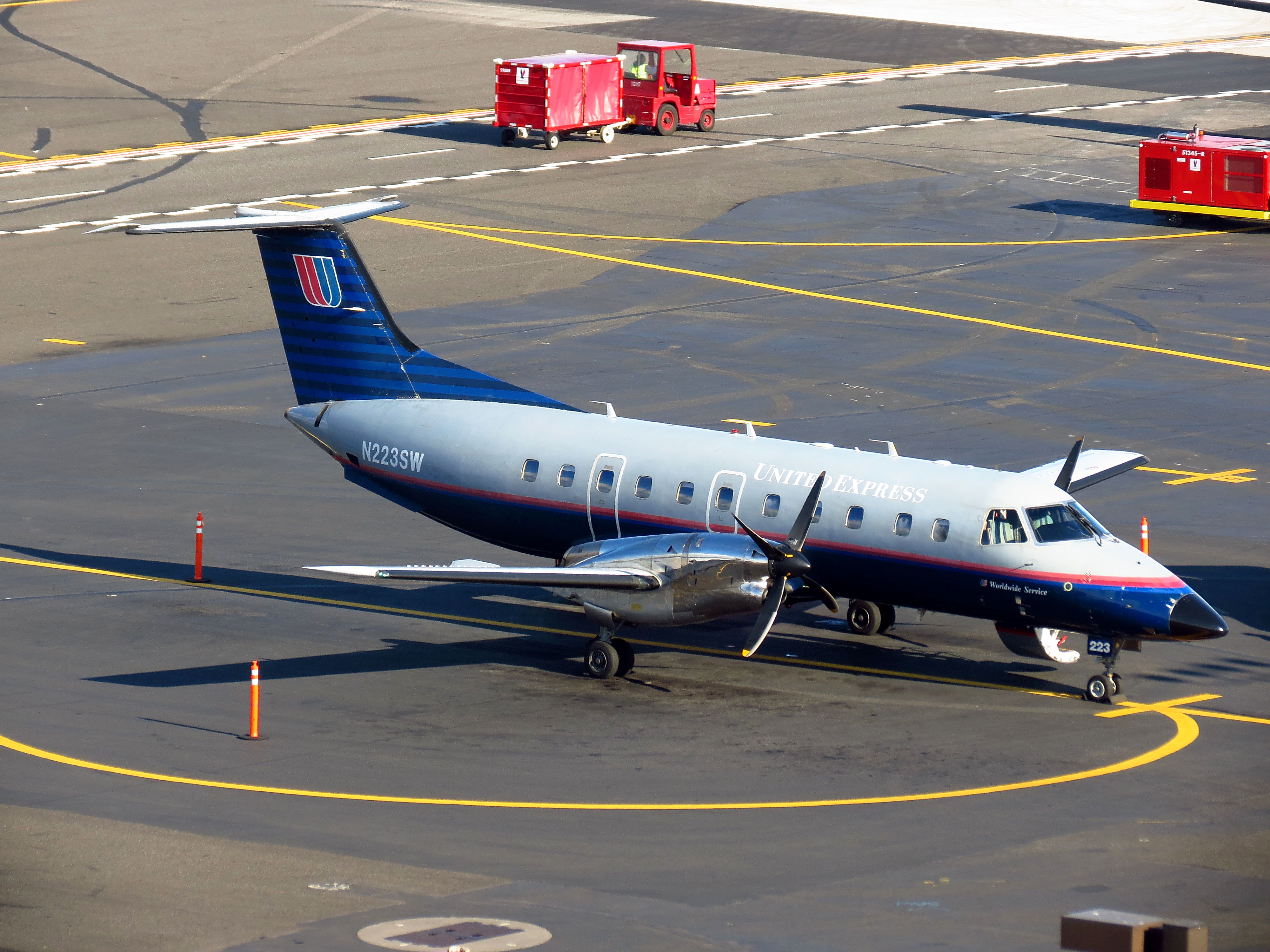 N223SW (8129350044)