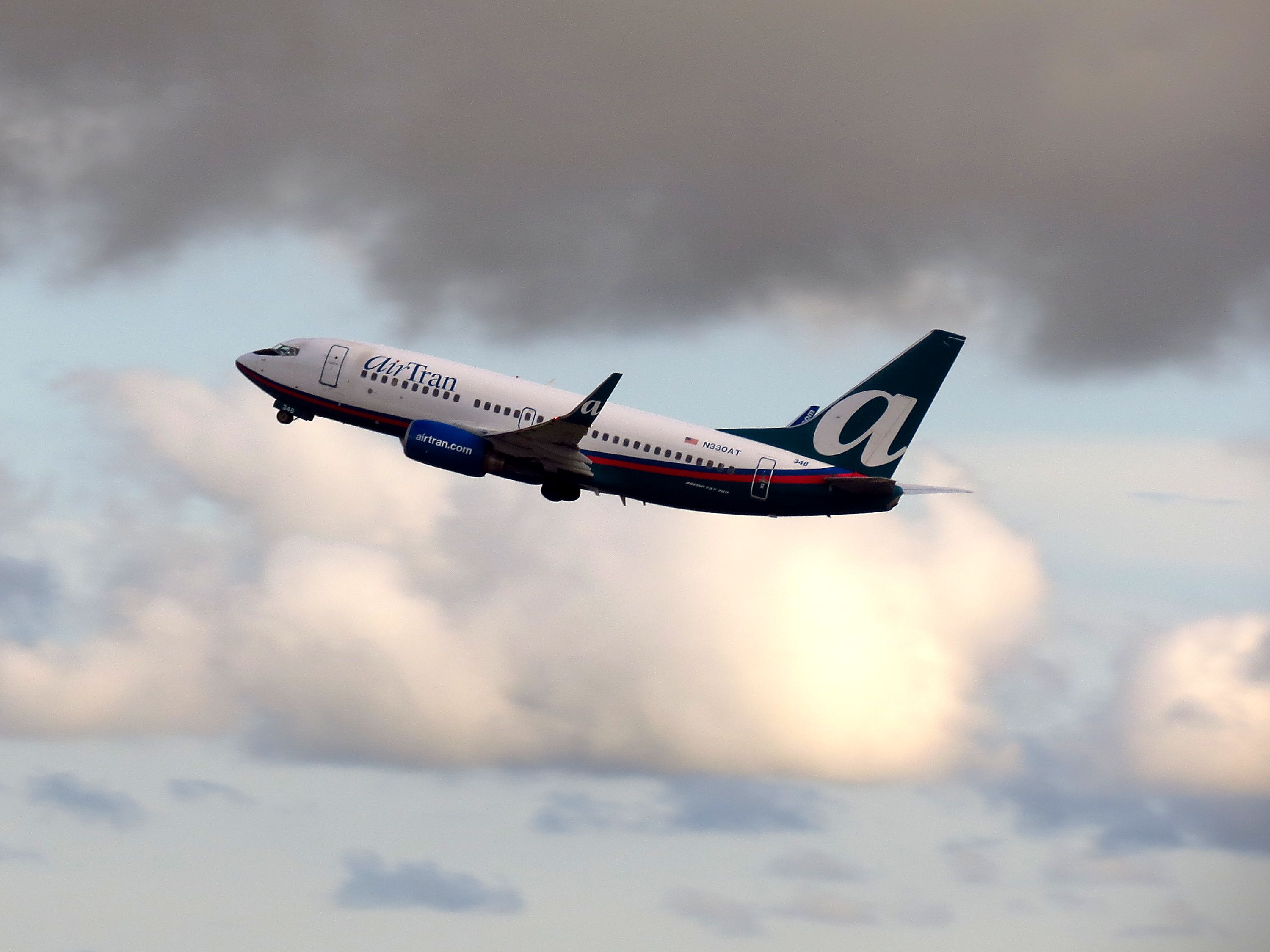 N330AT (7885007402)