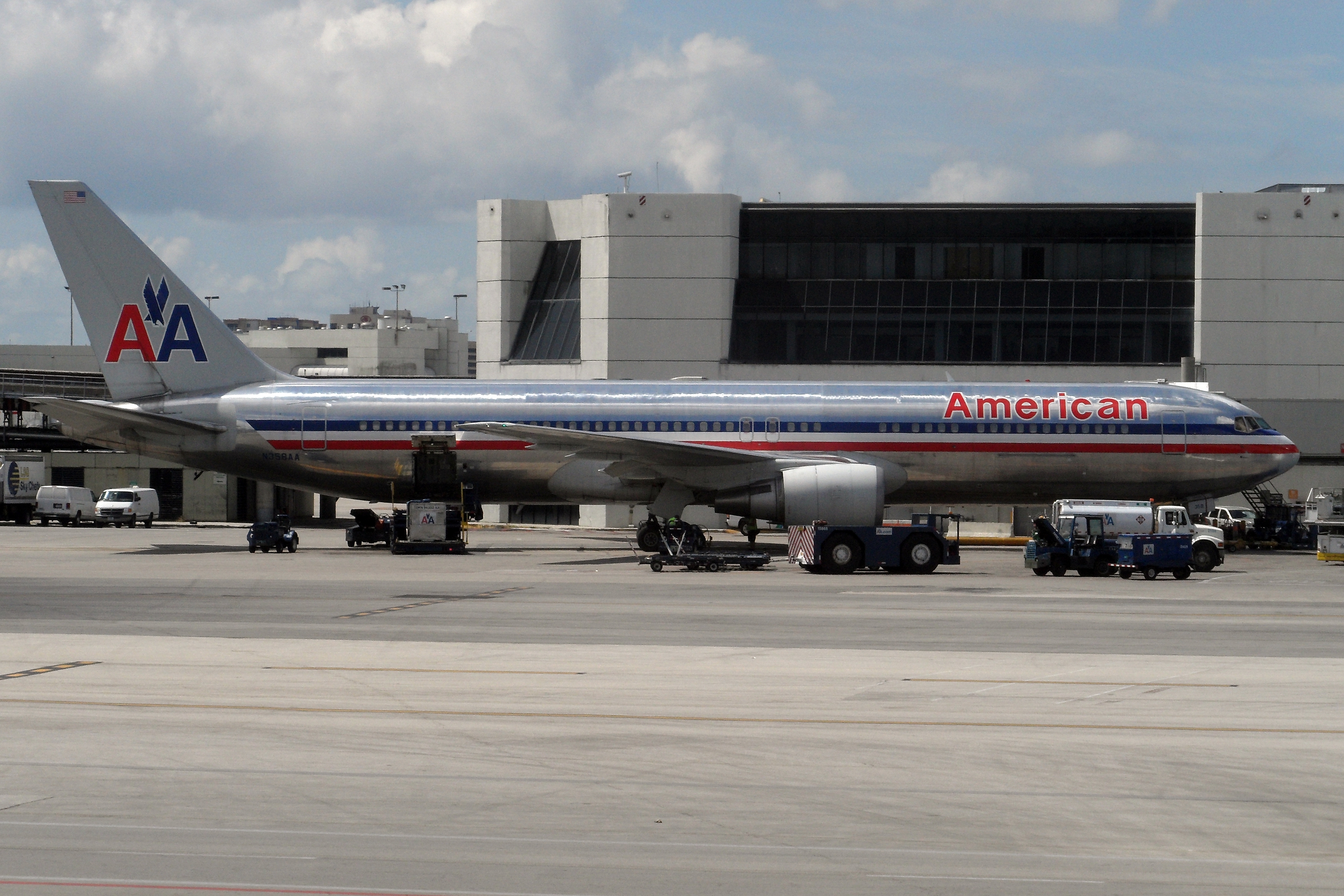 N358AA (7182993597)