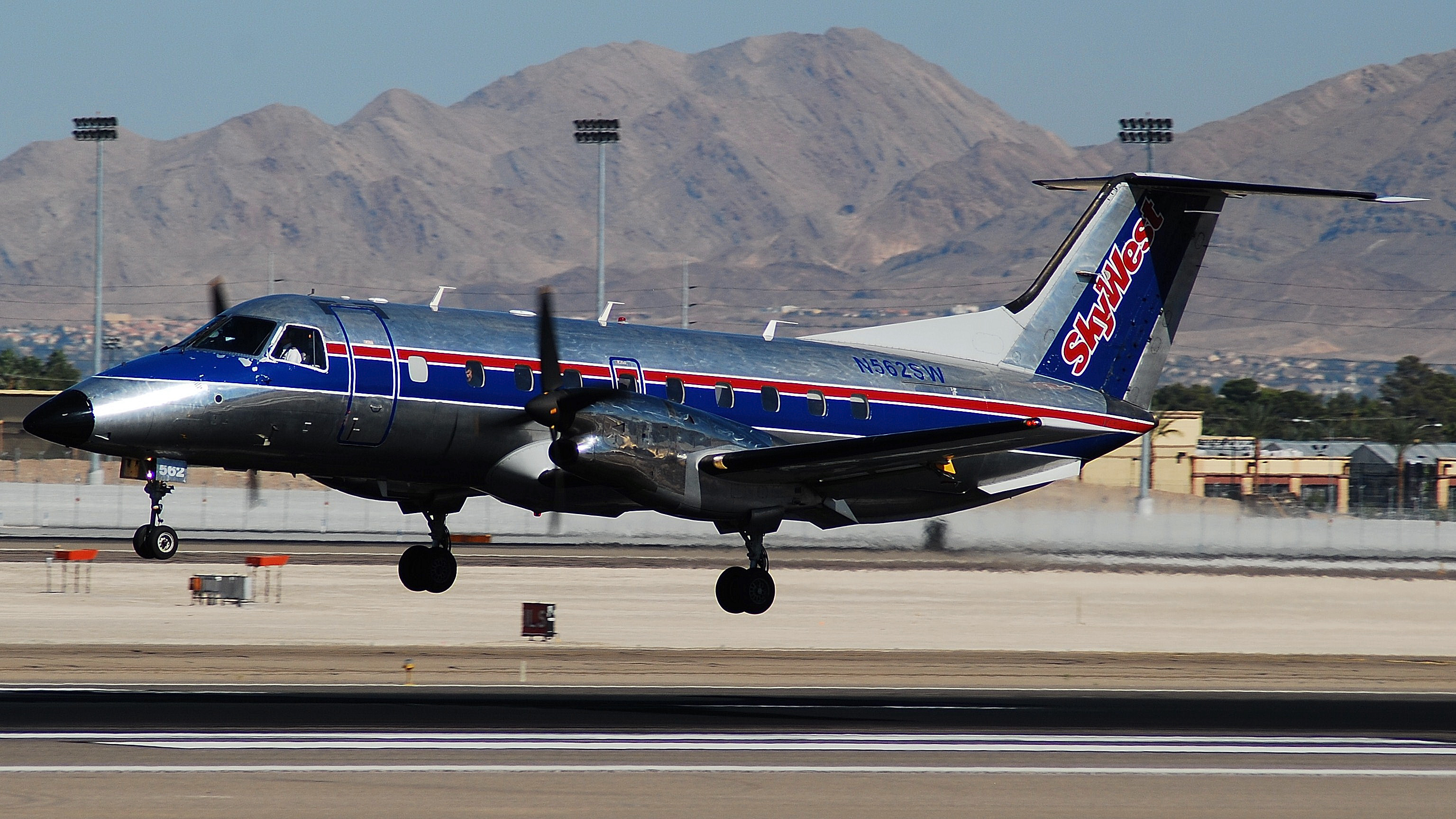 N562SW (2972197423)