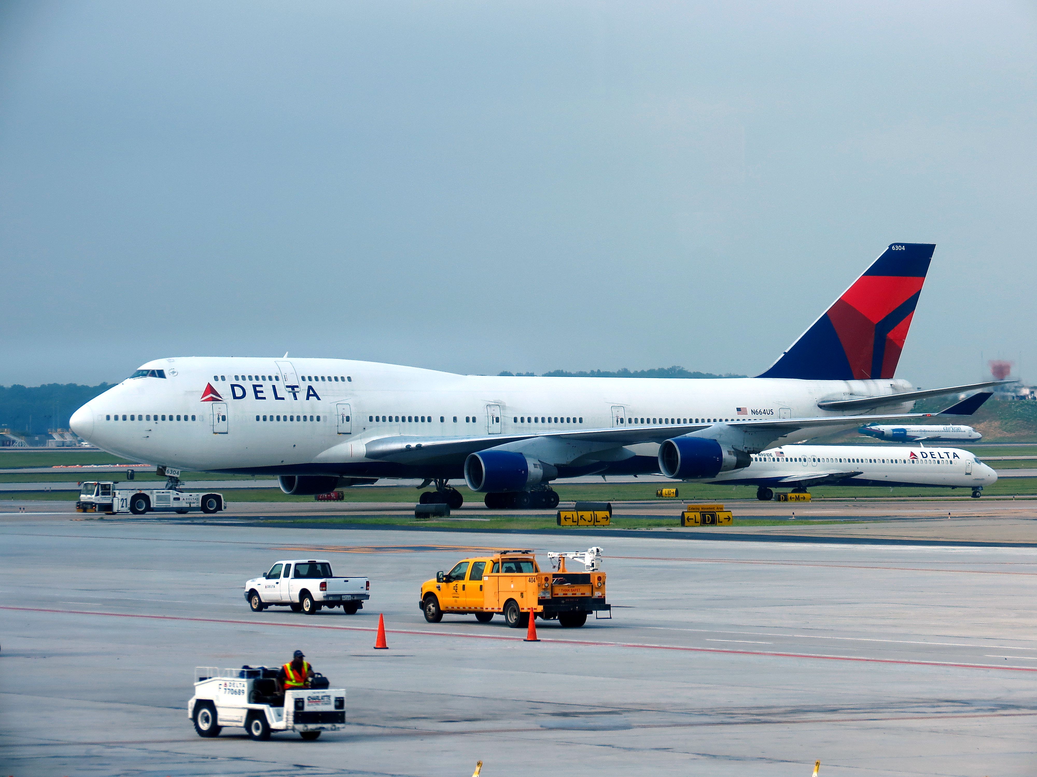N664US (7848043800)