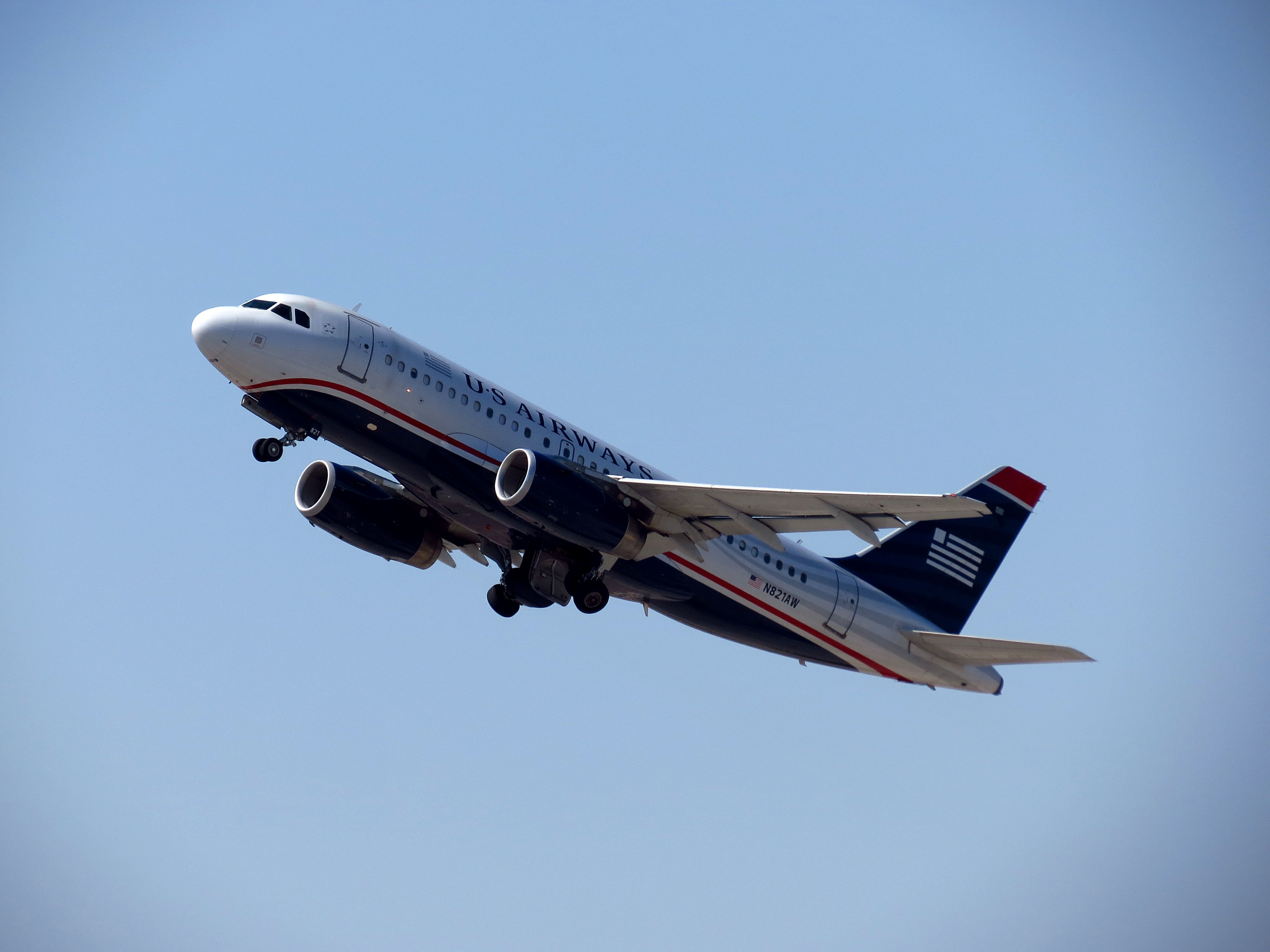 N821AW (7896572350)