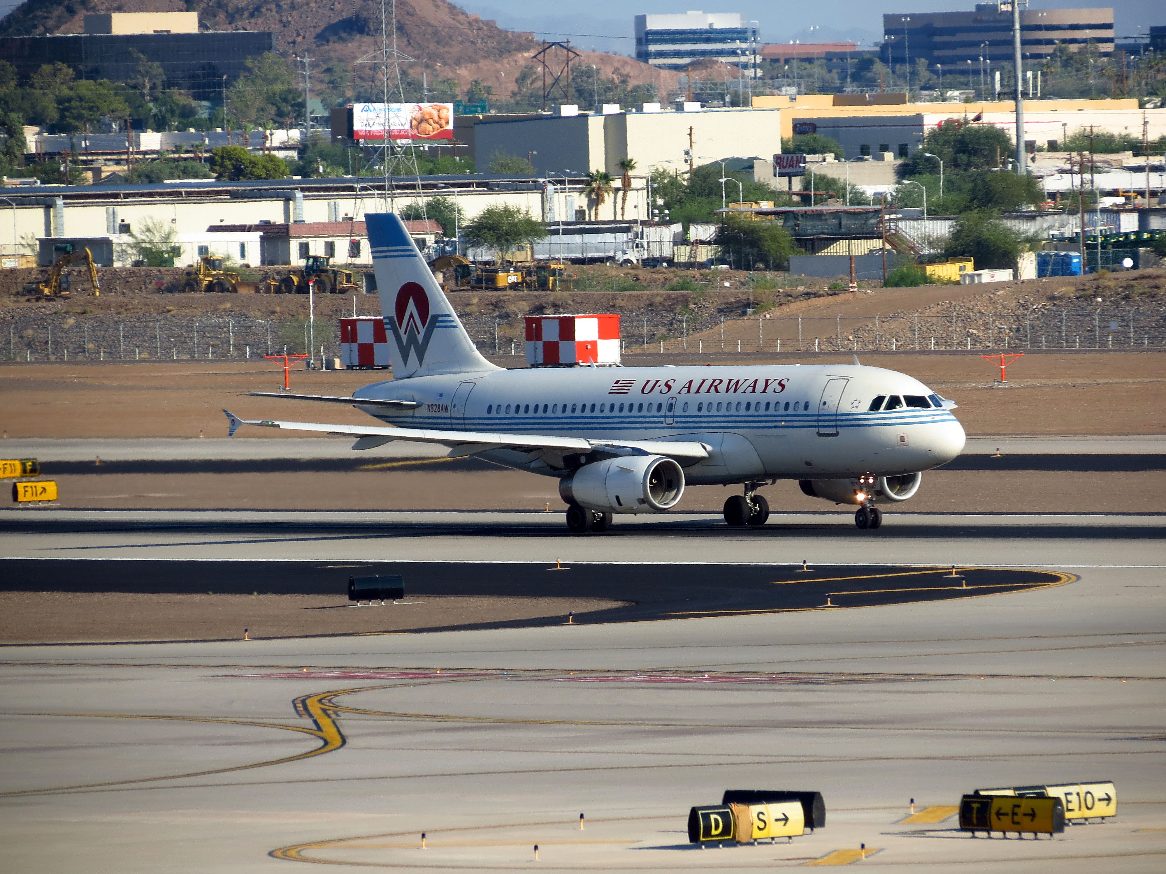 N828AW (7896533322)