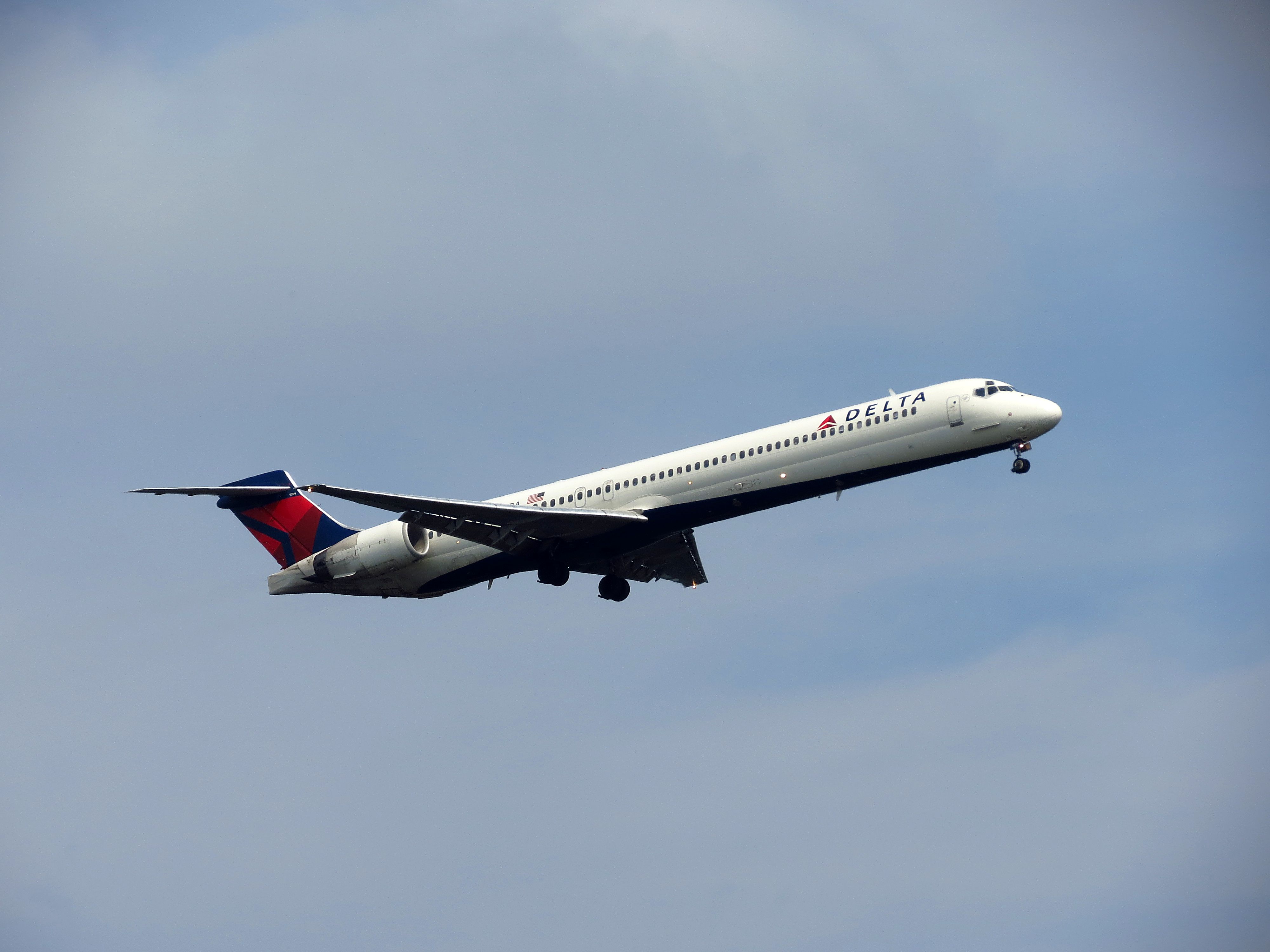 N909DA (7841574990)