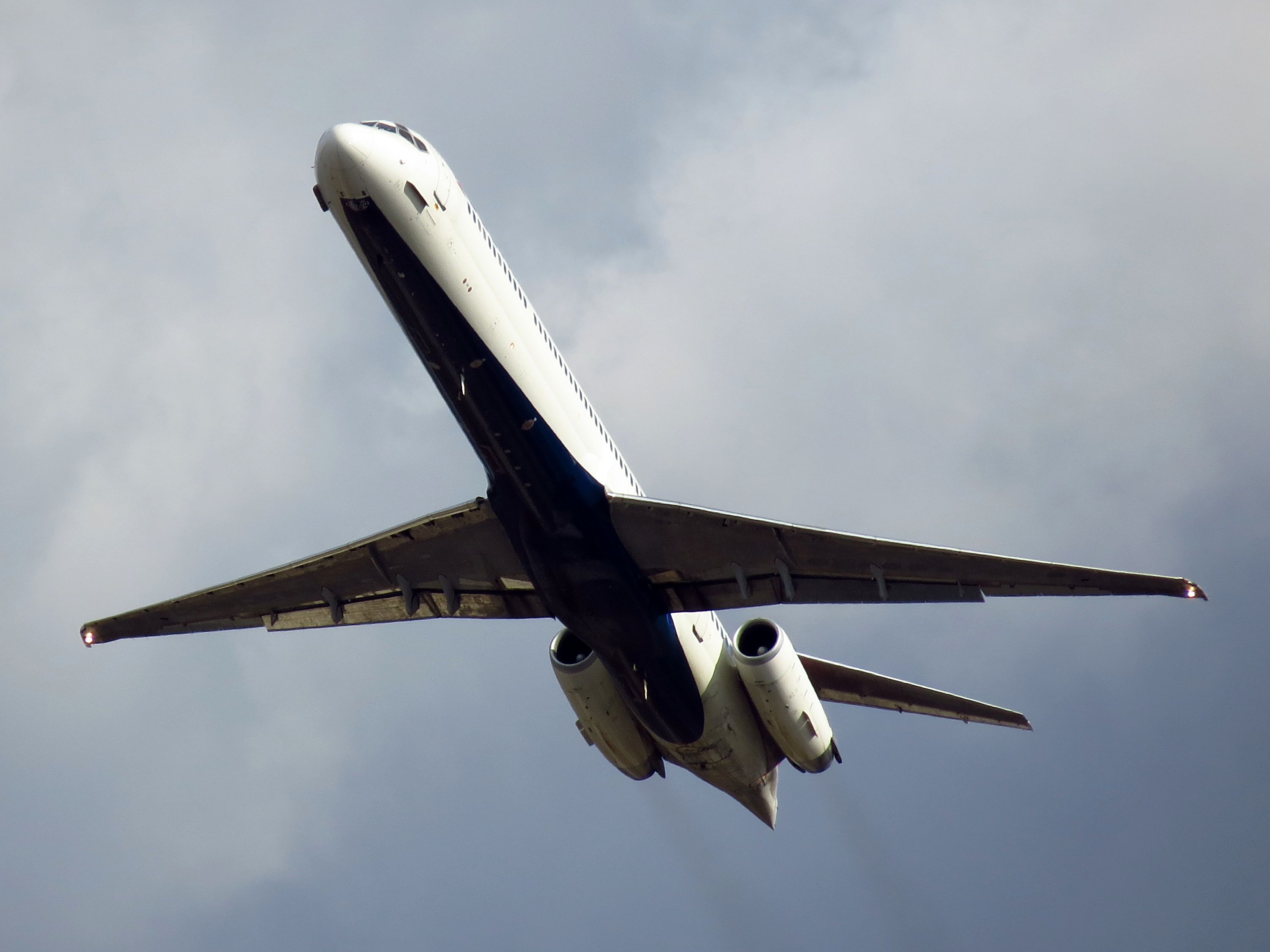 N934DL (8250437899)