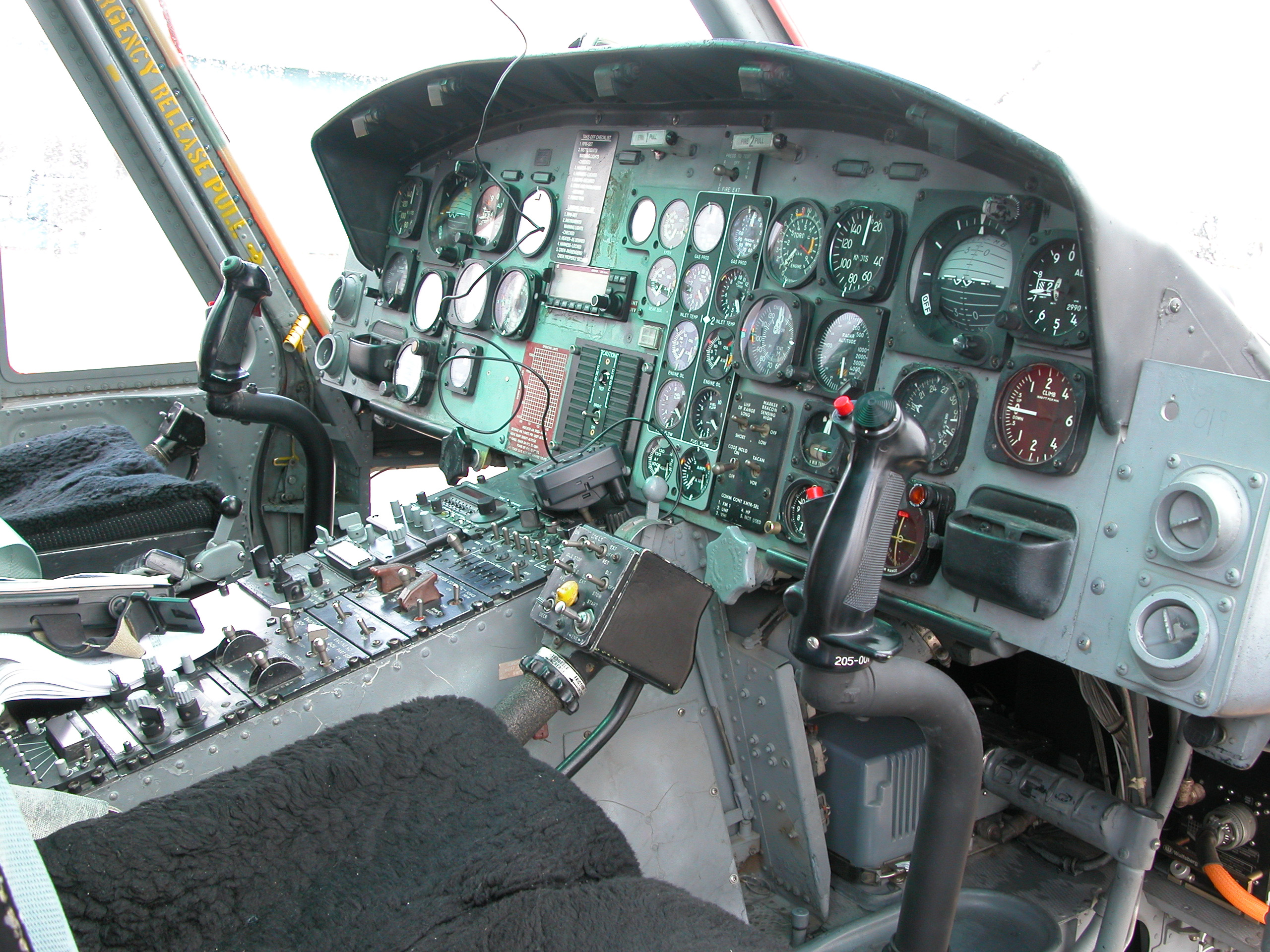 Navy-hh1n-158256-070327-15
