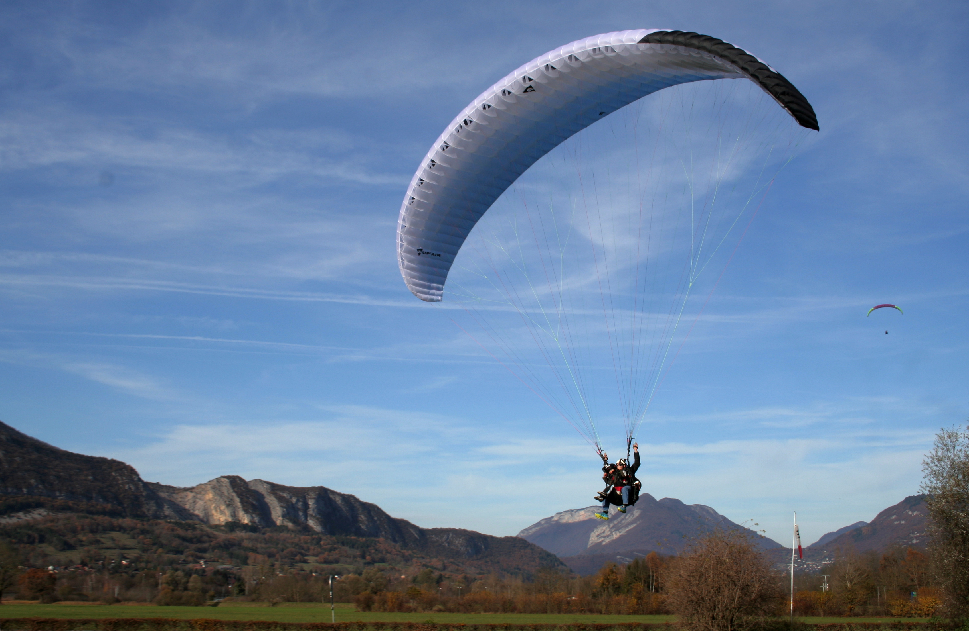 Parapente biplace avec un enfant, Haute-Savoie, France