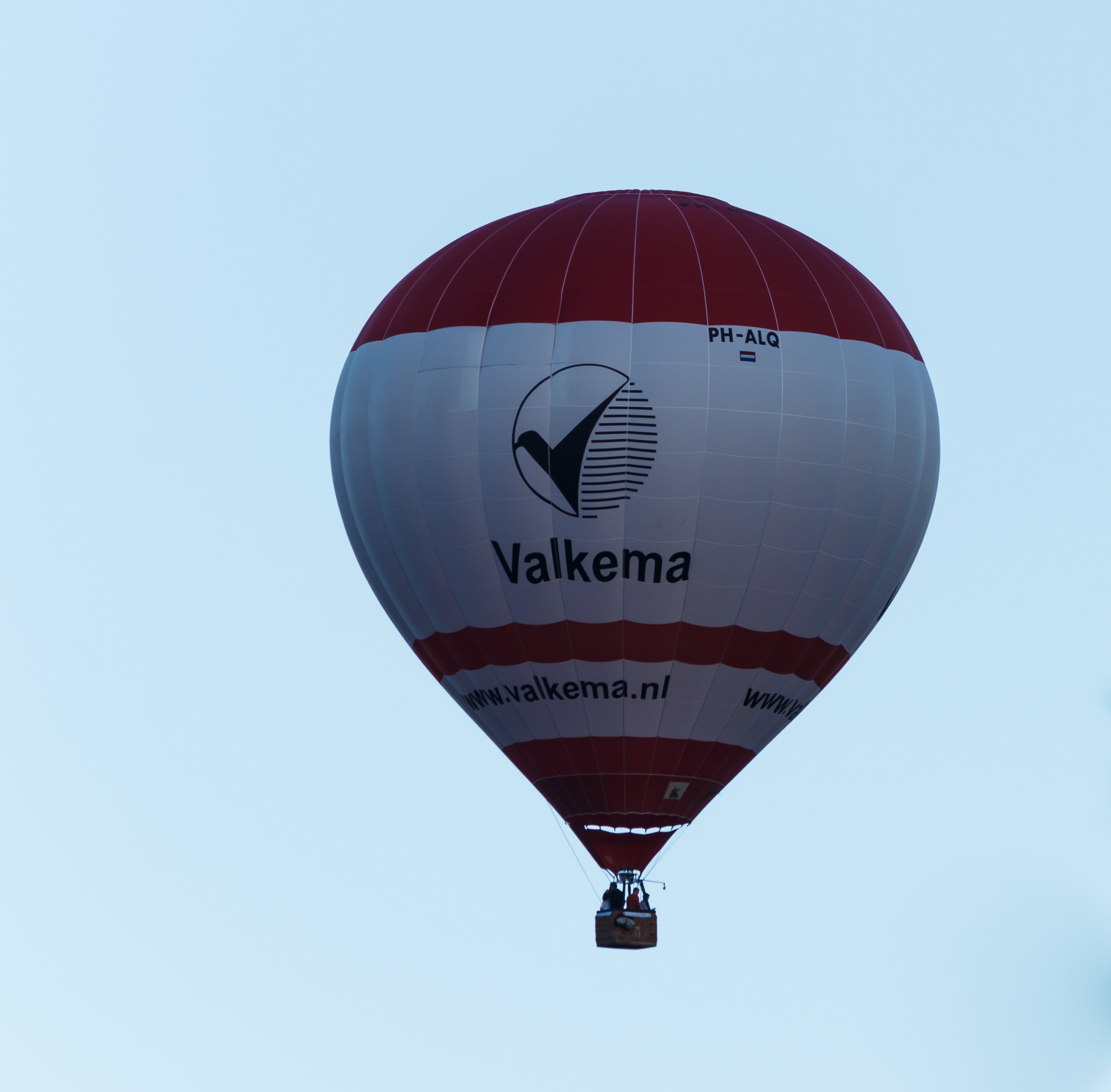 PH-ALQ ballon op de Jaarlijkse Friese ballonfeesten in Joure