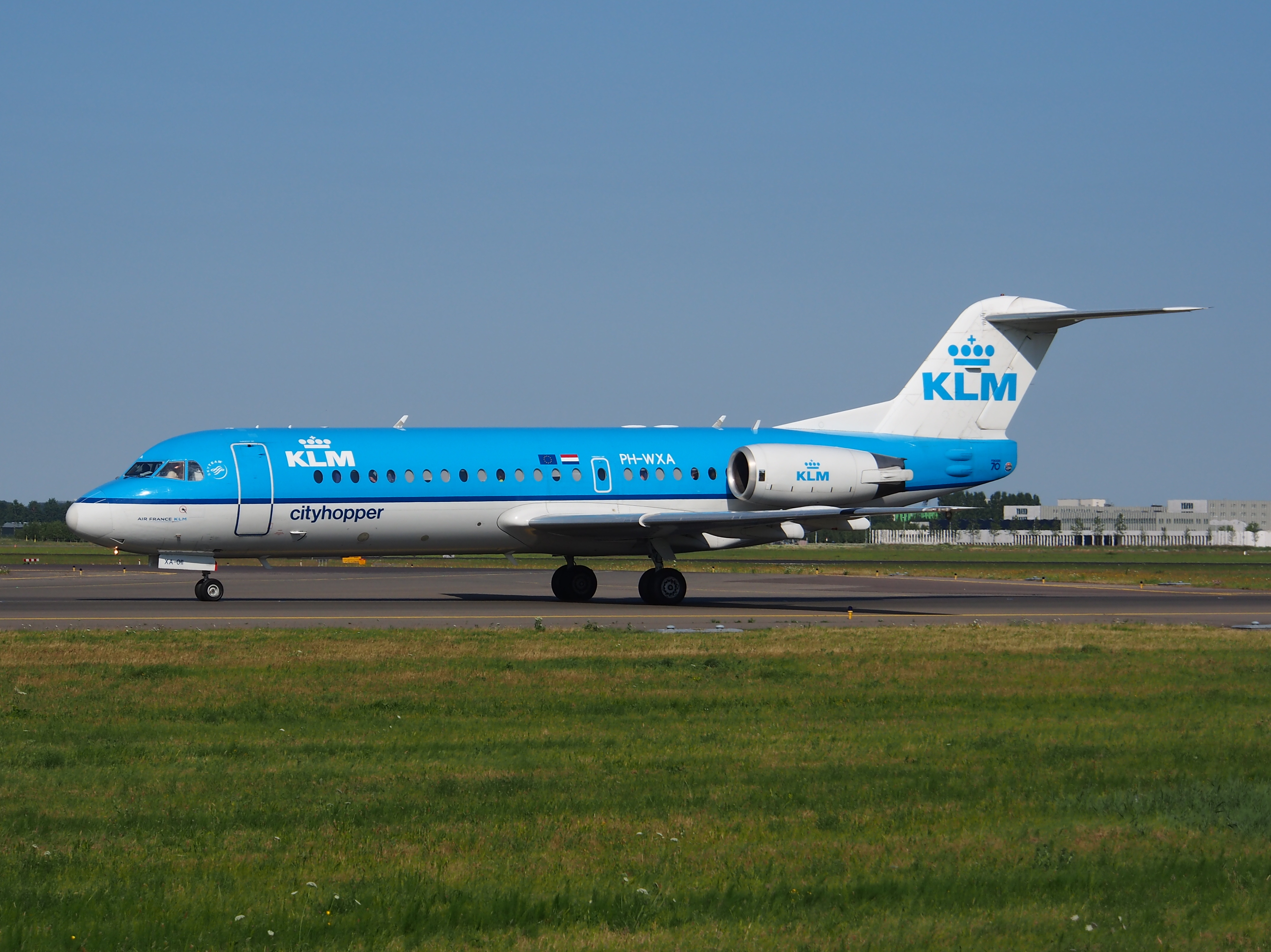 PH-WXA KLM Cityhopper Fokker F70 - cn 11570 taxiing 21july2013 pic-003