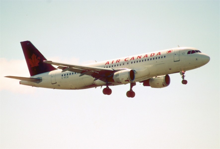 230ao - Air Canada Airbus A320-211, C-FLSI@LAX,25.04.2003 - Flickr - Aero Icarus