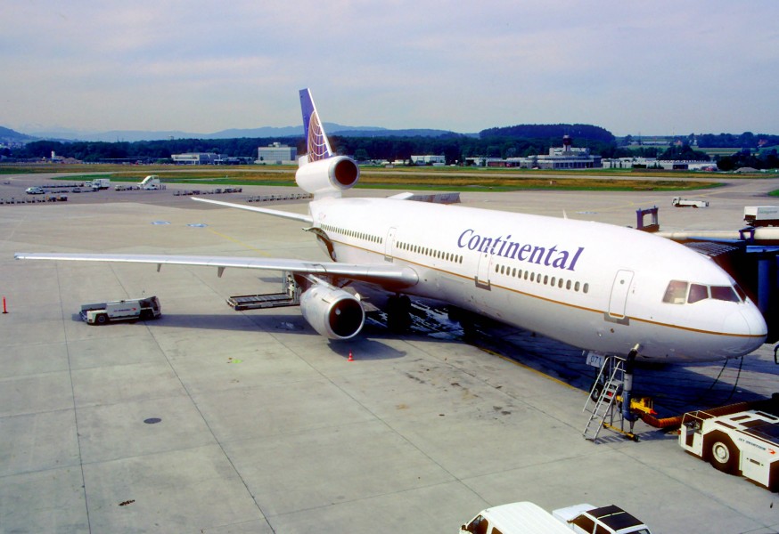 62bg - Continental Airlines DC-10-30; N83071@ZRH;29.06.1999 (6329047630)