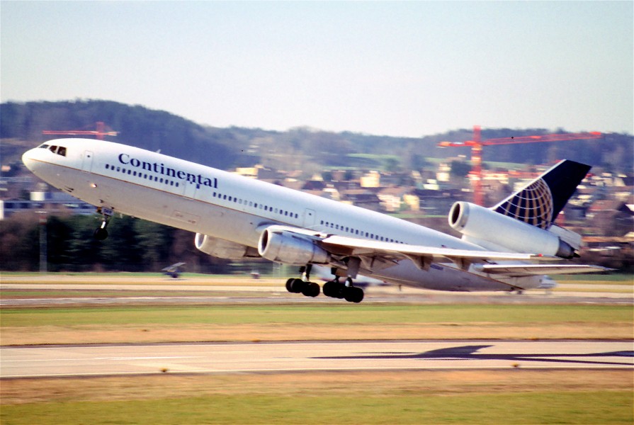 86ba - Continental Airlines DC-10-30; N15069@ZRH;28.02.2000 (5689957926)