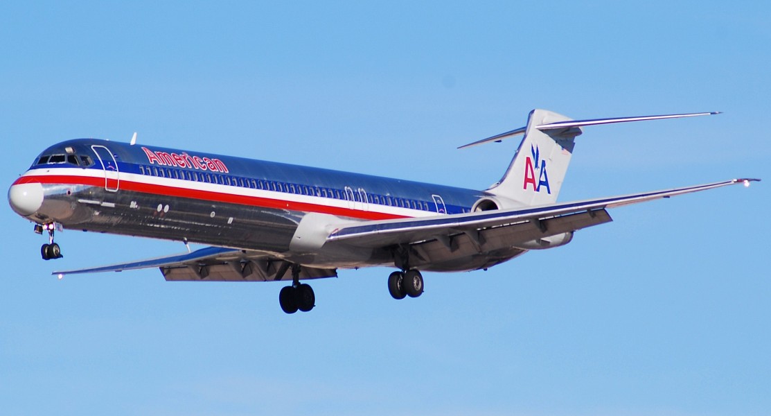 AA MD-80 (2221979095)