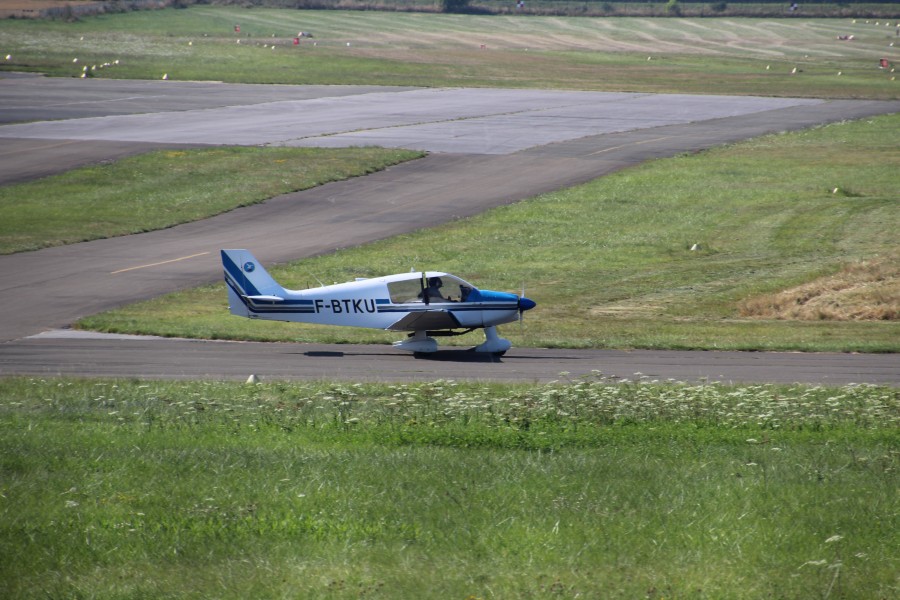 Aérodrome de Saint-Cyr-l'École en 2013 - 04