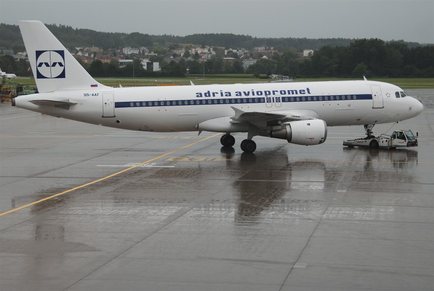 Adria Airways Airbus A320-211; S5-AAT@ZRH;17.07.2011 610ar (6059122415)