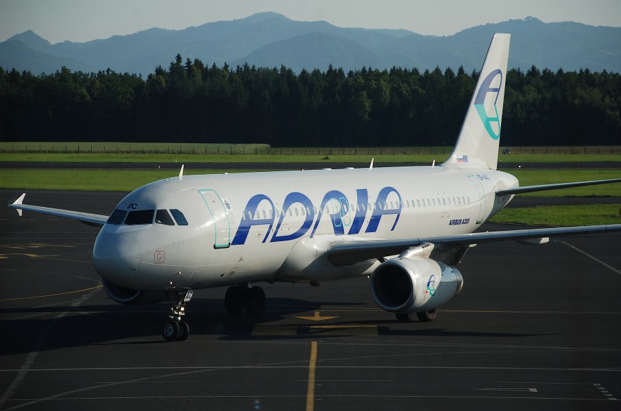 Adria Airways Airbus A320-231; S5-AAC@LJU;14.06.2009 540bf (4329377002)