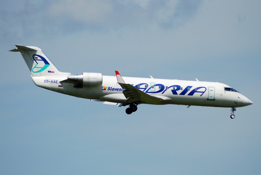 Adria Airways Canadair CRJ-200; S5-AAE@ZRH;22.05.2007 469ct (4291715752)