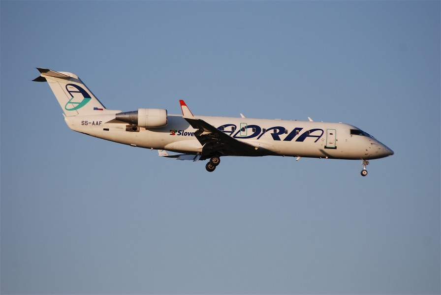 Adria Airways Canadair CRJ-200, S5-AAF@ZRH,14.04.2007-459ct - Flickr - Aero Icarus
