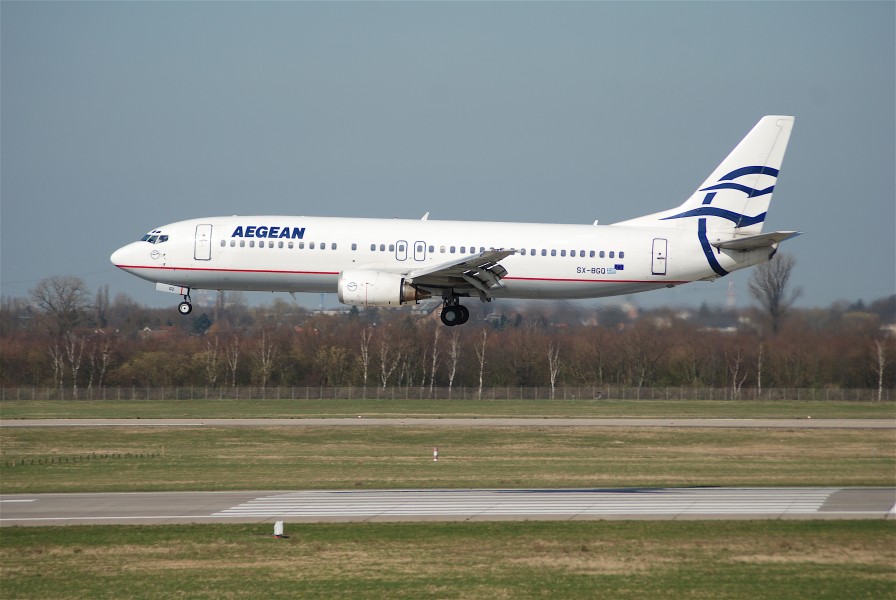 Aegean Airlines Boeing 737-400 (SX-BGQ) landing at Düsseldorf Airport