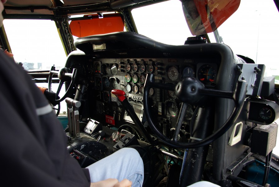 Aero Spacelines Super Guppy - Cockpit (MAA)-1