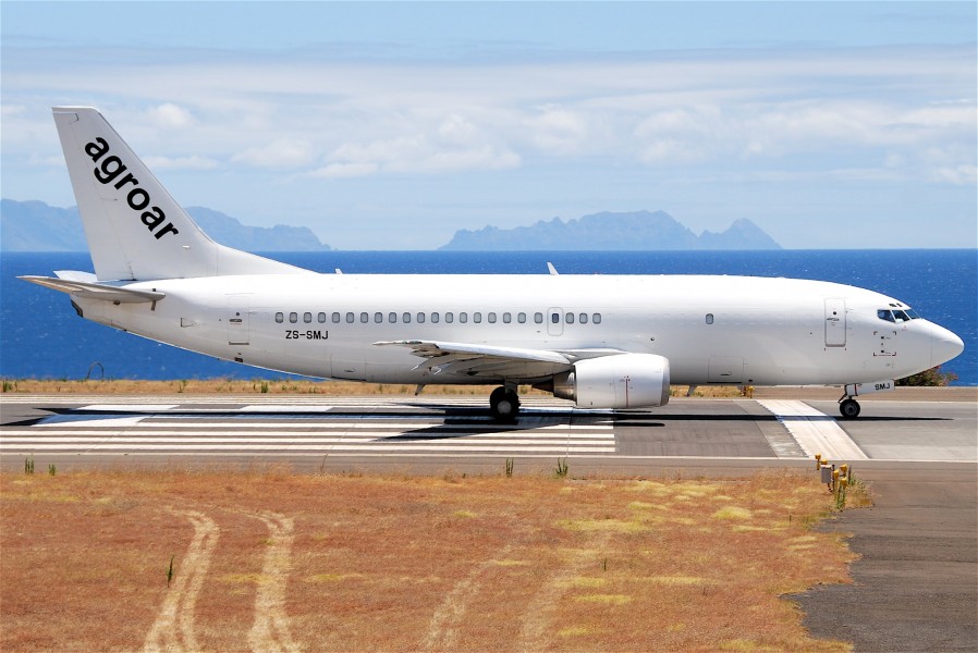 Agroar Boeing 737-3Y0F; ZS-SMJ@FNC;12.07.2011 607bk (5940059792)