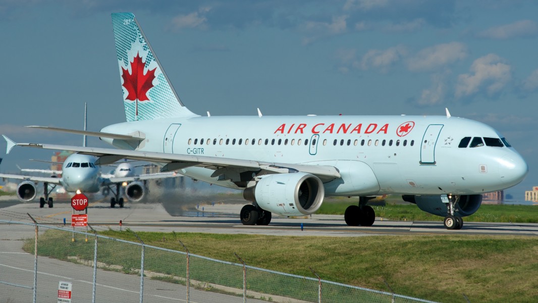 Air Canada A319-100 C-GITR (7939873546)