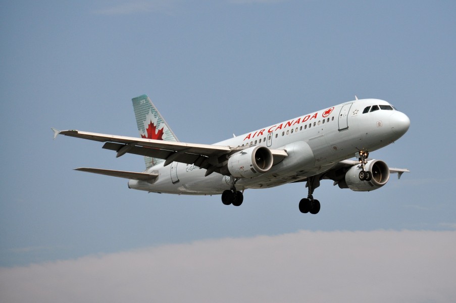 Air Canada Airbus A319 C-GARO (4215819377) (2)