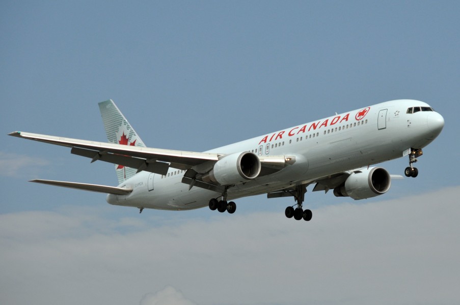 Air Canada B767-300ER C-FPCA Montreal 082009