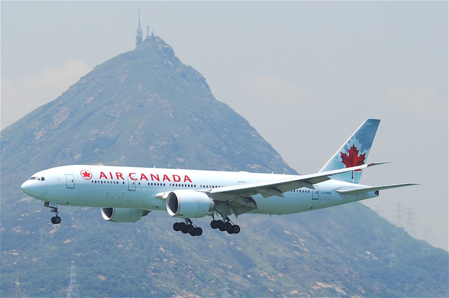 Air Canada Boeing 777-200LR; C-FNND@HKG;04.08.2011 615ol (6207930386)