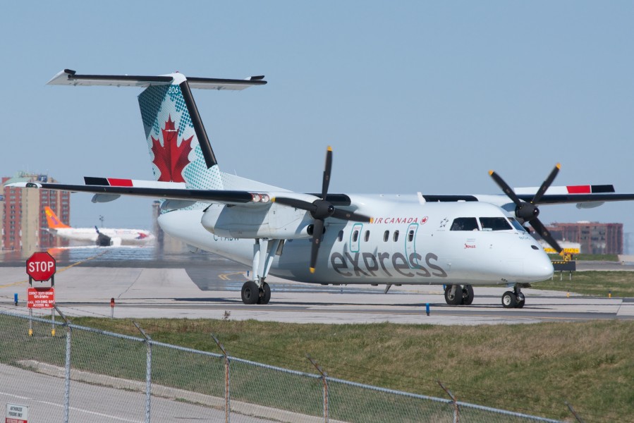Air Canada Express (Jazz) Bombardier Dash-8-100 (6909167086)