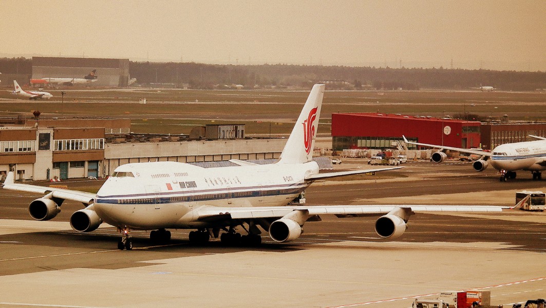 Air China Boeing 747-400 at Frankfurt Airport, April 2012 (7175660476)