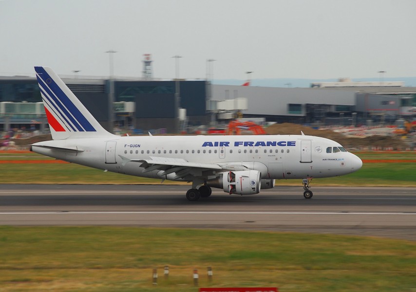Air France Airbus A318; F-GUGN@LHR;05.06.2010 576lx (4690869321)