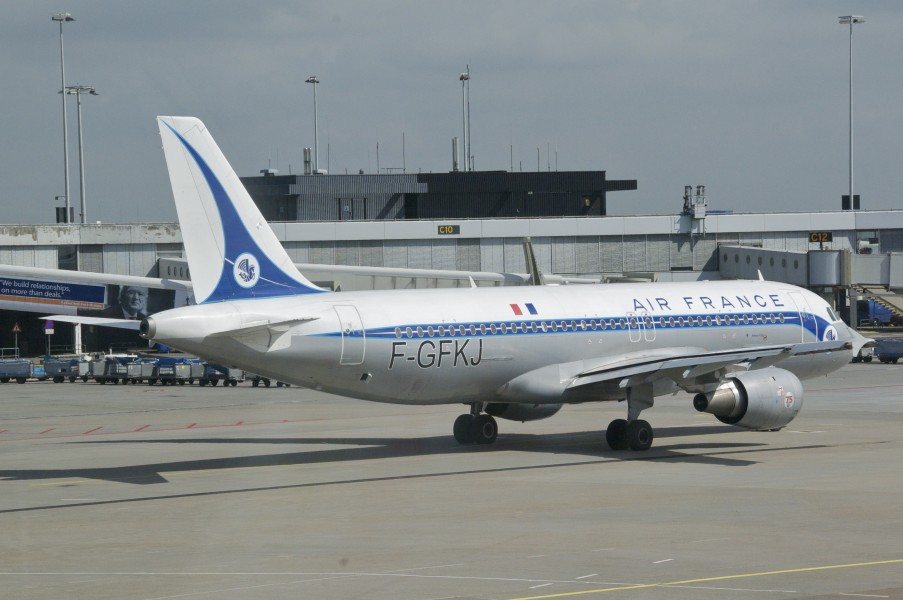 Air France Airbus A320-211; F-GFKJ@AMS;15.04.2013 705gd (8679518367)