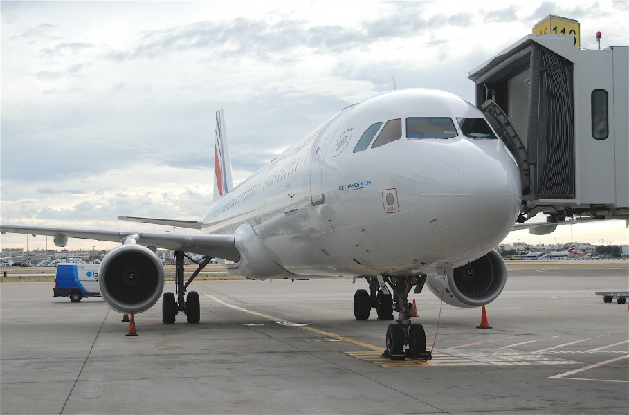 Air France Airbus A321-211; F-GTAH@LIS;11.07.2011 606av (5939398489)