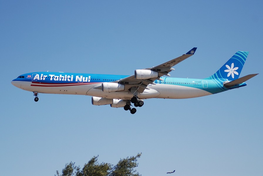 Air Tahiti Nui Airbus A340; F-OJGF@LAX;18.04.2007 463gx (4270272235)