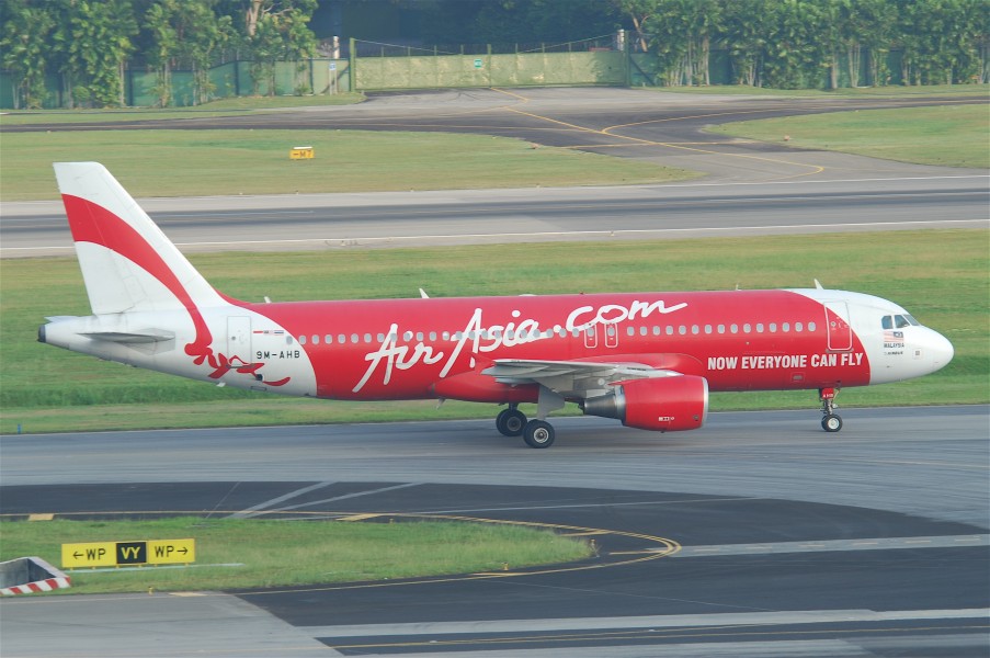 AirAsia Airbus A320-216; 9M-AHB@SIN;07.08.2011 617cn (6069415454)