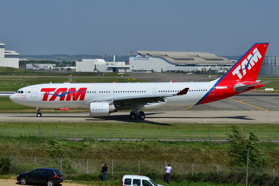 Airbus A330-200 TAM Linhas Aéreas (TAM) F-WWKT - MSN 1221 - Will be PT-MVV (5647035913)