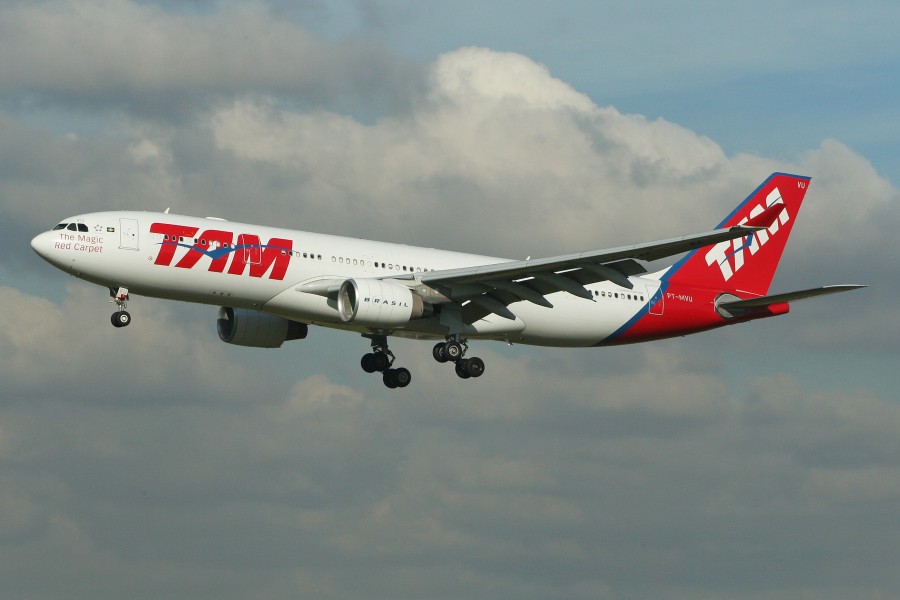 Airbus A330-223 PT-MVU TAM (6953079212)