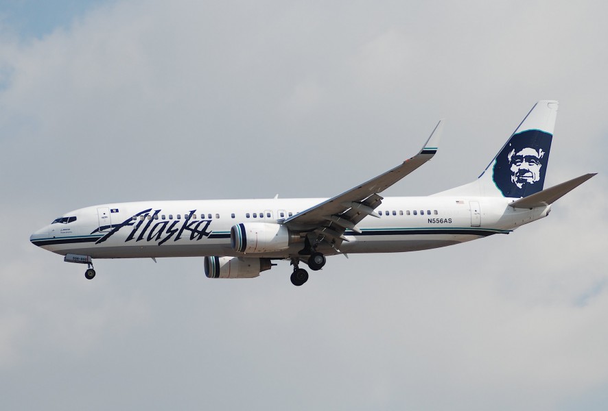 Alaska Airlines Boeing 737-800; N556AS@LAX;21.04.2007 466fi (4288406575)