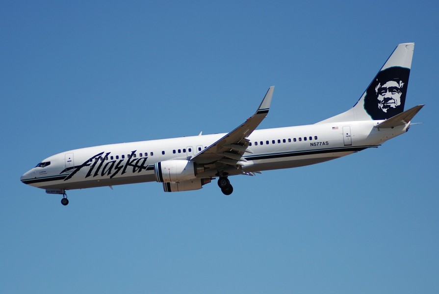 Alaska Airlines Boeing 737-800; N577AS@LAX;18.04.2007 463gl (4271003108)