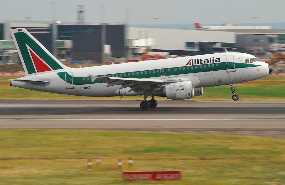 Alitalia Airbus A319-112; I-BIMO@LHR;05.06.2010 576nb (4690898451)