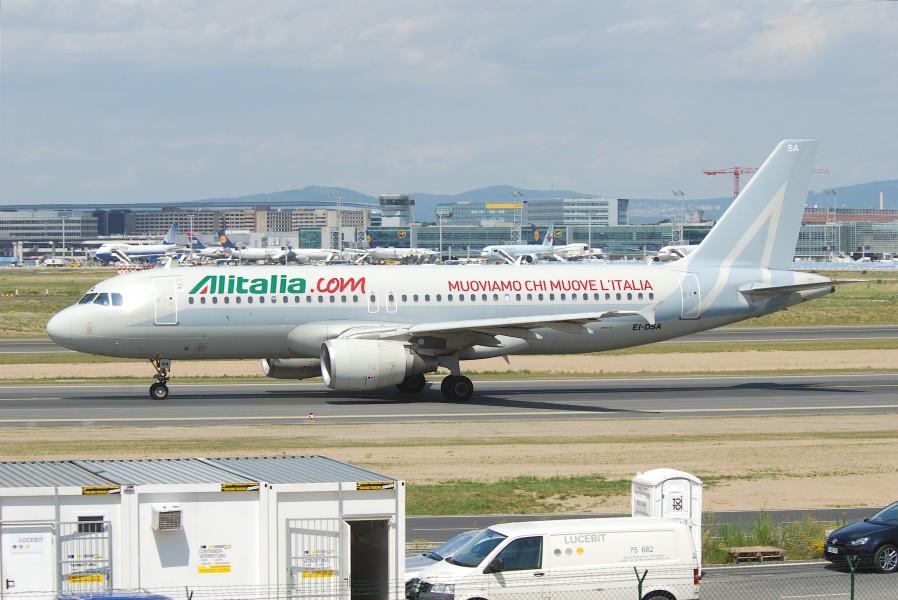 Alitalia Airbus A320-216; EI-DSA@FRA;06.07.2011 603ko (5915219304)