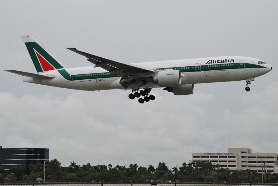 Alitalia Boeing 777-243ER; EI-ISD@MIA;17.10.2011 626kg (6697842741)