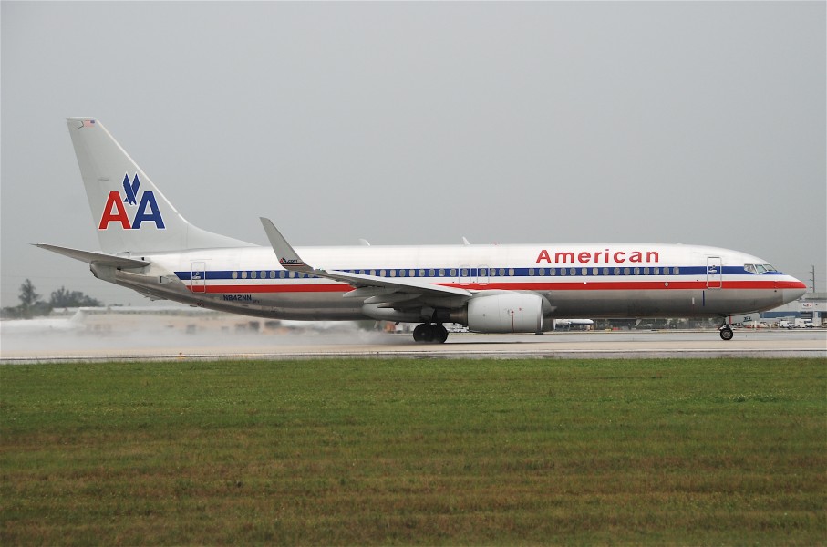 American Airlines Boeing 737-800; N842NN@MIA;17.10.2011 626ba (6446627203)