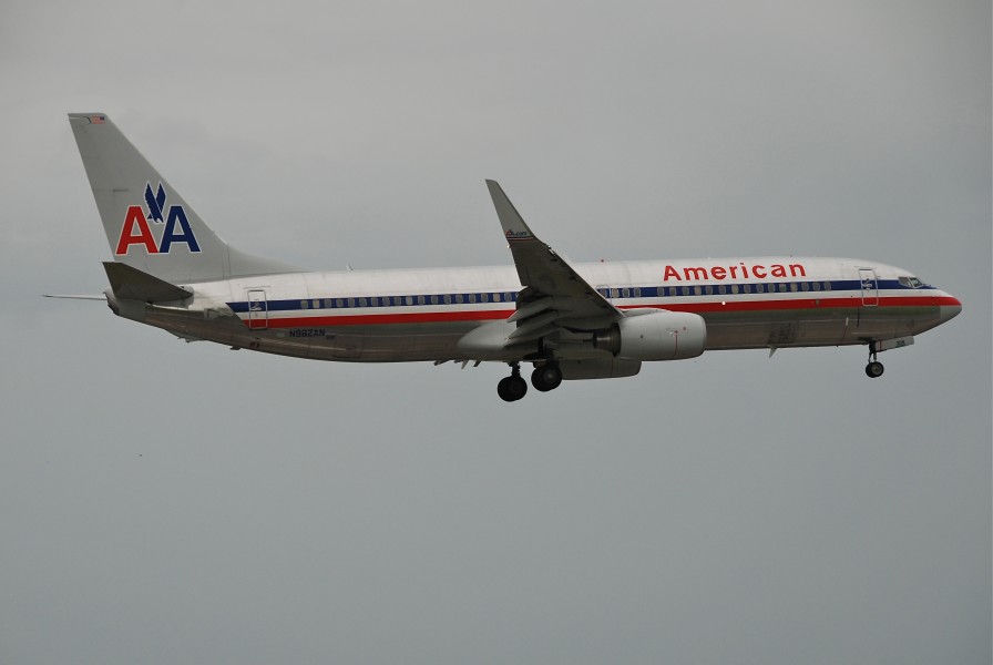 American Airlines Boeing 737-800; N982AN@MIA;17.10.2011 626ou (6701738089)