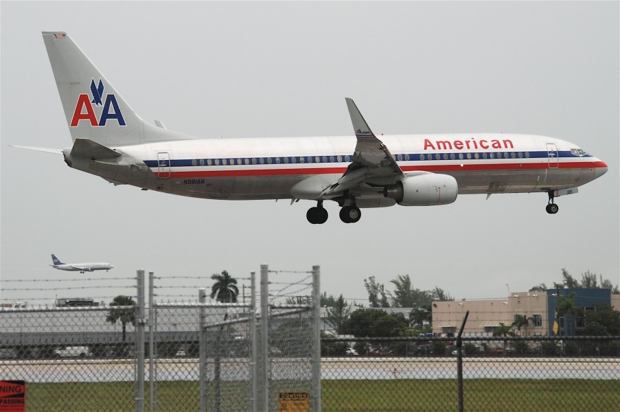 American Airlines Boeing 737-823; N981AN@MIA;17.10.2011 626fb (6446942833)