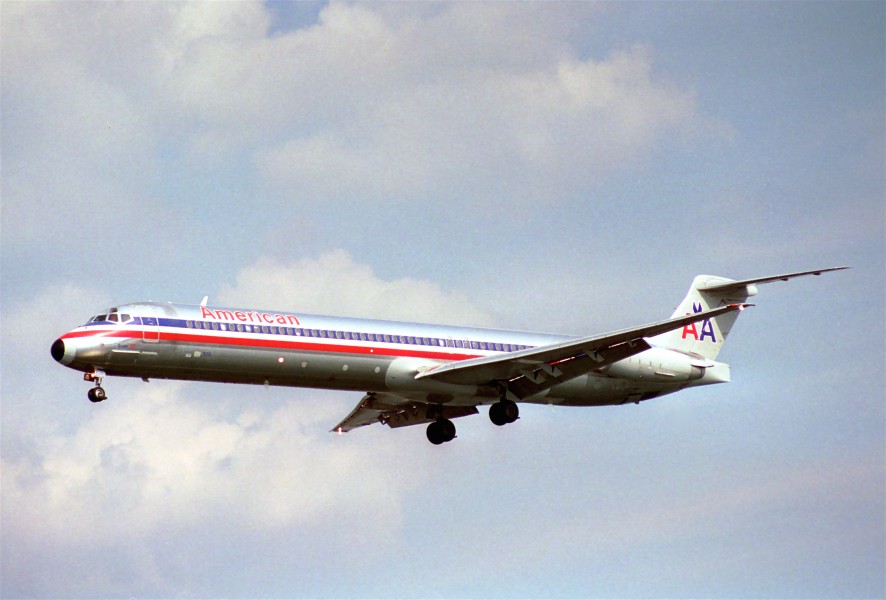 American Airlines MD-82; N573AA@DCA;19.07.1995 (6084042184)
