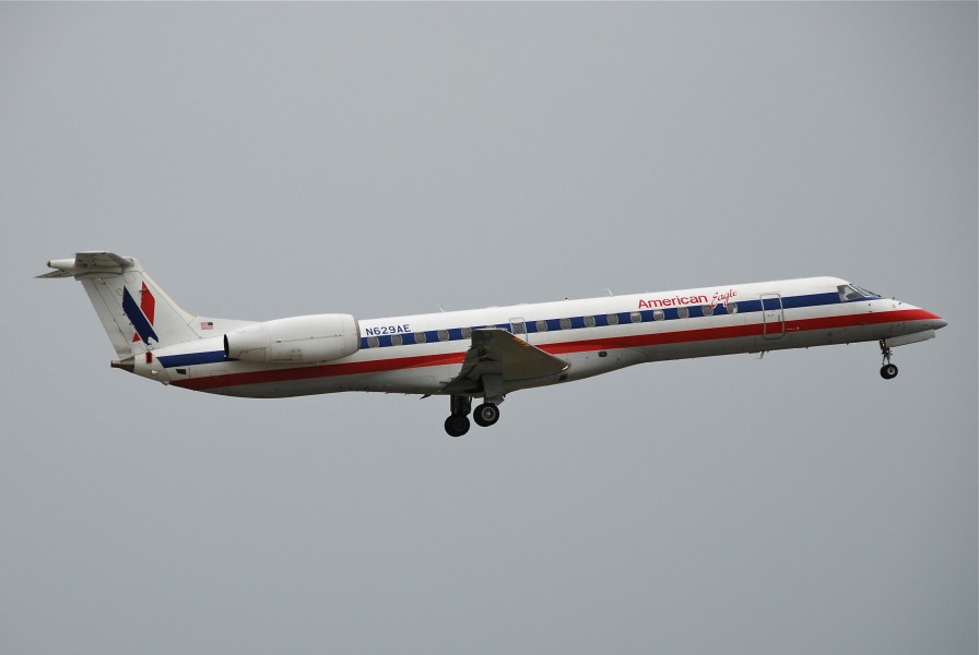 American Eagle Embraer ERJ145LR; N629AE@MIA;17.10.2011 626nh (6698039641)